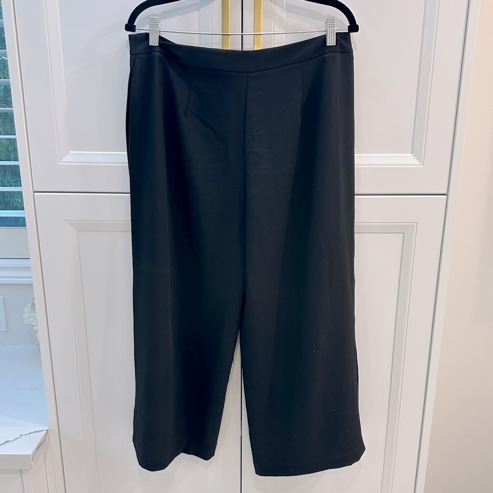 NWT - TOPSHOP Wide-Leg Button Accent Flowy Corporate Pants - Picture 4 of 7